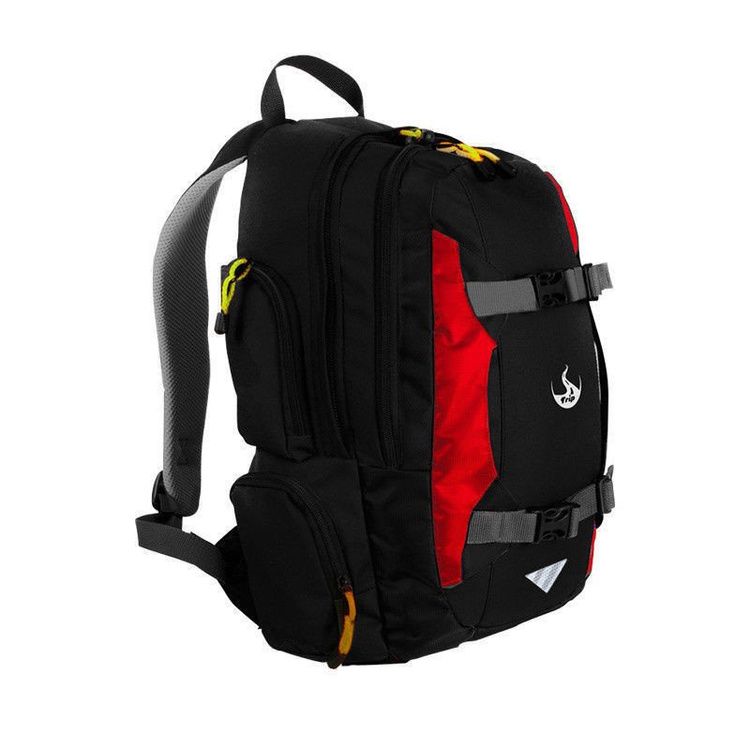 Plecak miejsko szkolny z miejscem na deskę i kieszenią na laptop Trip - czerwony